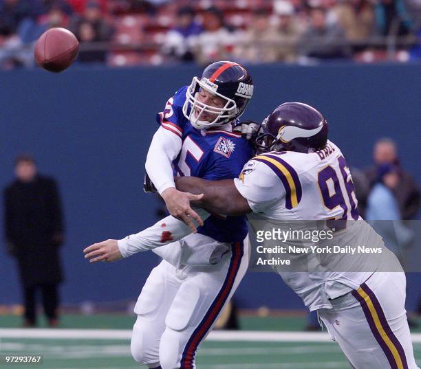 New York Giants' quarterback Kerry Collins gets off pass as he's hit by Minnesota Vikings' defender. The Vikings won, 34 -17, at Giants Stadium.