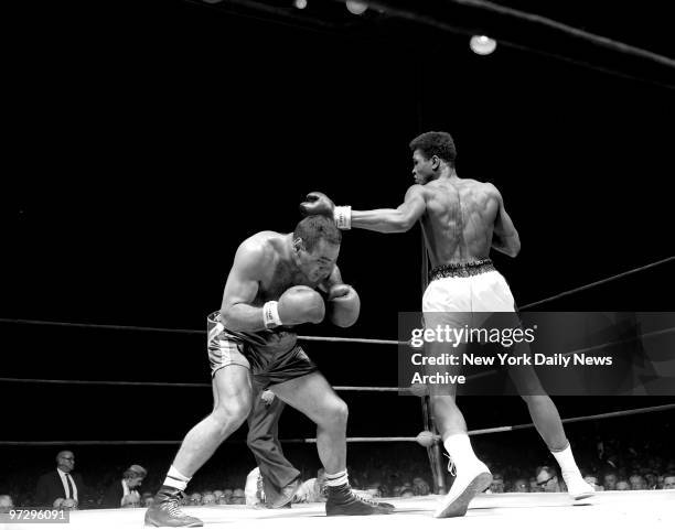 Cassius Rai Cassius Clay 1960 Photos and Premium High Res Pictures - Getty Images