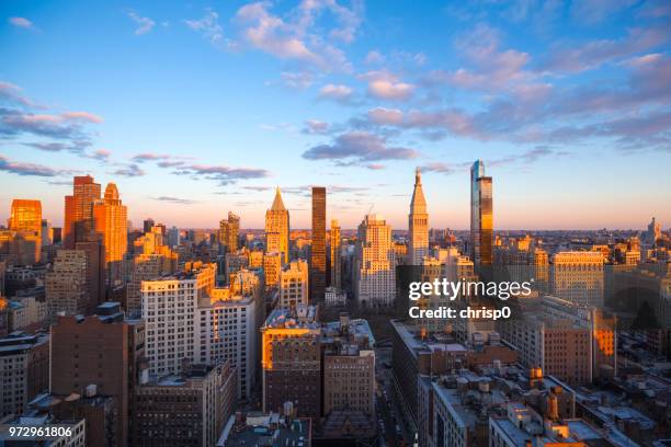 high angle view of chelsea, manhattan bei sonnenuntergang - chelsea new york stock-fotos und bilder