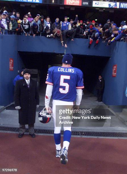 New York Giants' quarterback Kerry Collins heads to the lockeroom after the Giants lost to the Minnesota Vikings, 34 -17, at Giants Stadium.