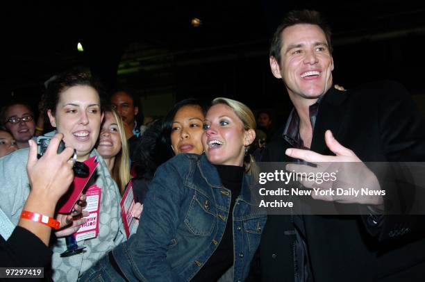 Jim Carrey gets together with some adoring fans as he arrives for the 14th annual IFP Gotham Awards presentations at Pier 60, Chelsea Piers. Carrey...