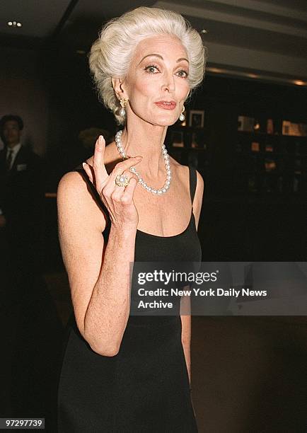 Celebration of Women sponsored by Mikimoto at Sothebys Host of the evening model Carmen Dell'Orifice wearing 340 000 dollars worth of pearl necklace