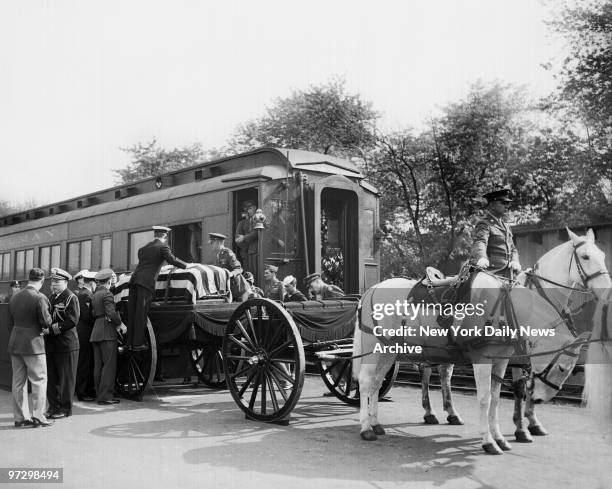 Fdr Death Franklin D Roosevelt Death Photos and Premium High Res Pictures - Getty ...