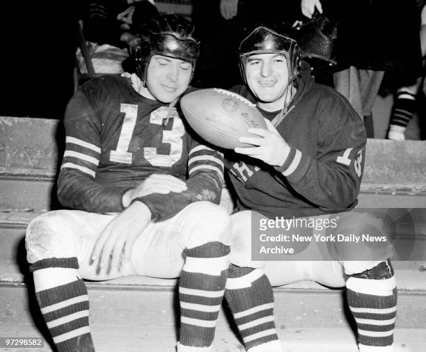 These two big bad Chicago Bears set scoring records in 56-7 rout of the New York Giants at Polo Grounds. Bob Snyder converted eight straight times to...