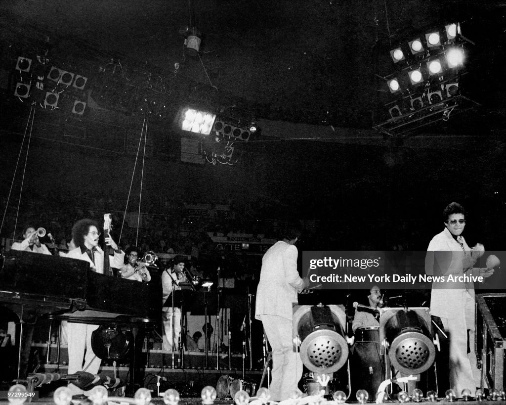 Singer Hector Lavoe at Madison Square Garden Latin concert. Fotografía