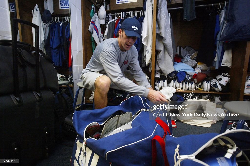 New York Giants' cornerback Jason Sehorn packs his bags in t