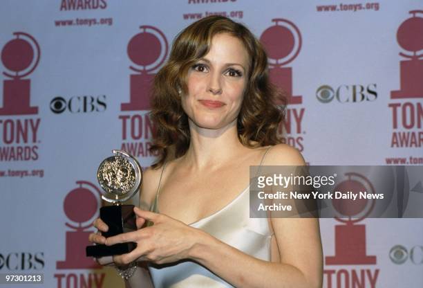 Mary Louise Parker holds her Tony Awards for Best Actress in a Play for her performance in "Proof" at the Sheraton Hotel.