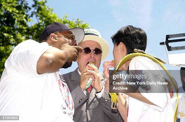 Mayor Giuliani joins in a City Hall jam session with two of the favorites in the annual Fourth of July hot dog eating contest held at Nathan's Famous...