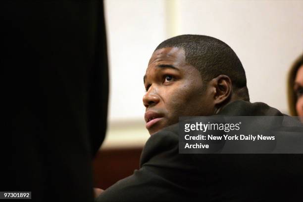 New York Giants' defensive end Michael Strahan looks up at his attorney as he and his estranged wife, Jean, go through divorce proceedings at Essex...