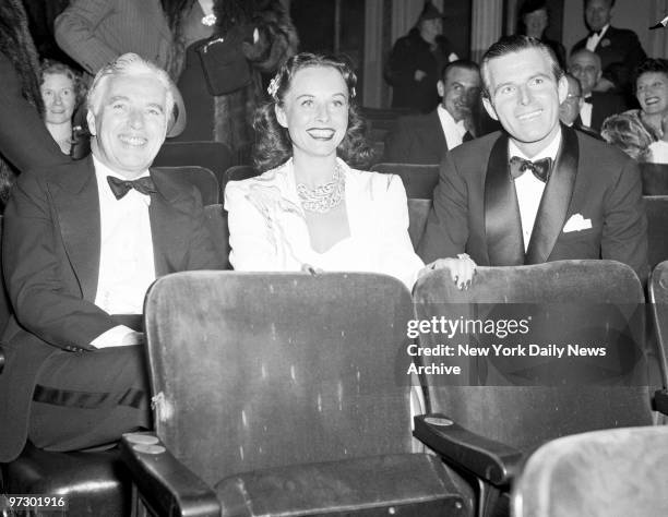 Charlie Chaplin with his wife Paulette Goddard and Tim Durante attening premiere of "The Great Dictator."