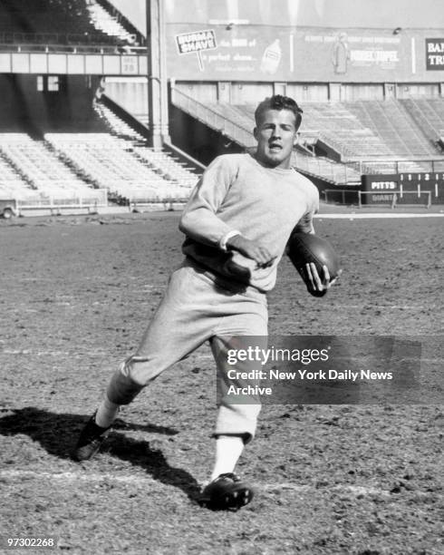 New York Giants' Frank Gifford runs with the ball during practice at Yankee Stadium.