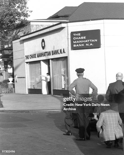 Chase Manhattan Bank held up by John Wojtowicz. Held hostages and asked that his lover Ernest Aron be released from Kings County Hospital. Seen here...