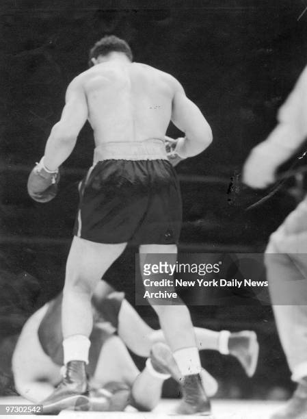 Joe Louis knocks out German boxer Max Schmeling in the first round