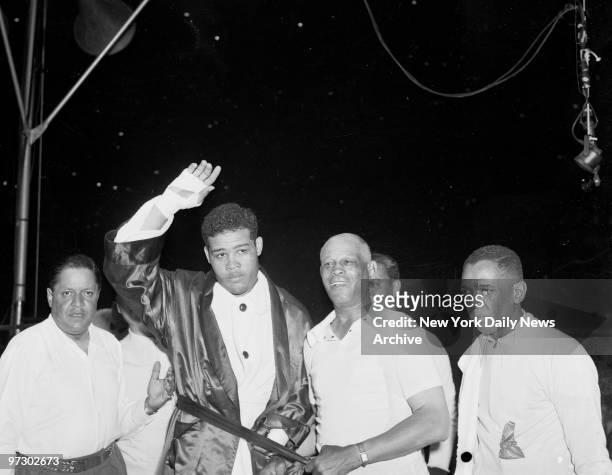 Joe Louis versus Max Schmeling II, Louis' knockout was the quickest defense of the heavyweight title in modern ring history. The most quickly...