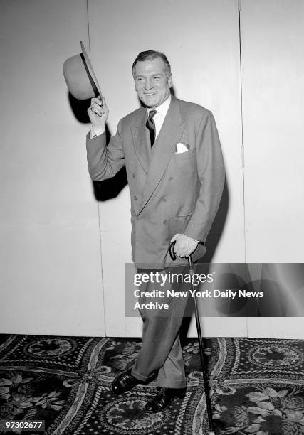 Sir Laurence Olivier with bowler hat and cane during a press conference at the Algonquin Hotel. He is here to play the role of Archie Rice, a...