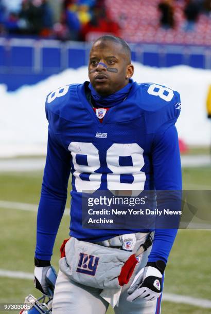 New York Giants' Ike Hilliard leaves the field in the second half of a game against the Washington Redskins at Giants Stadium. The Giants lost their...