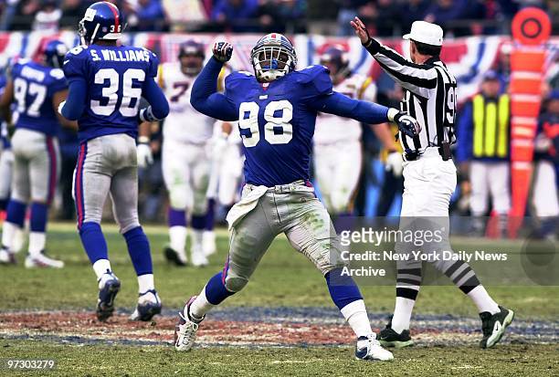 New York Giants' Jessie Armstead punches the air after sacking Minnesota Vikings' quarterback Daunte Culpepper during the NFC Championship Game at...