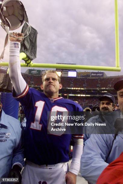 New York Giants' Kent Graham,acknowledges crowd's cheers as he heads to locker room after huge upset win over the Denver Broncos.