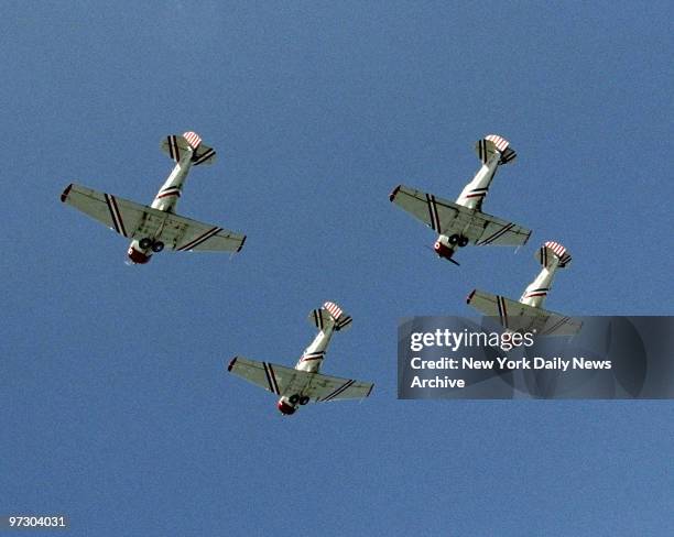 Plane Writing 118 Plane Sky Writing Stock Photos, High-Res Pictures, and Images ...
