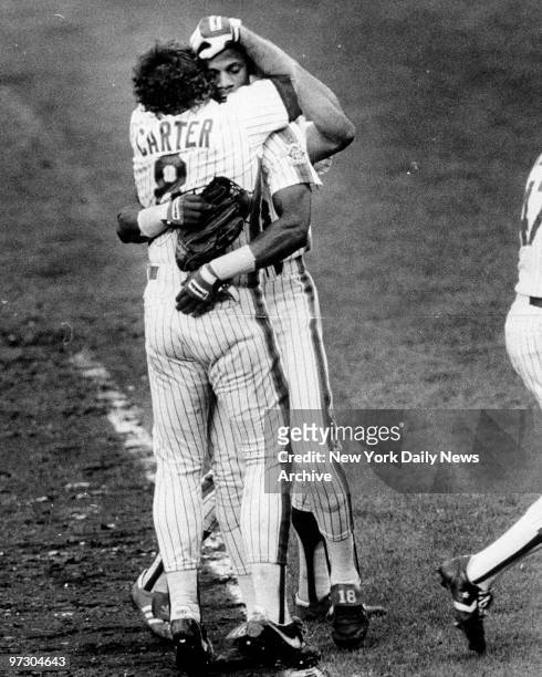 Gary Carter and Darryl Strawberry embrace after the Mets won the 1986 National League pennant playoffs.