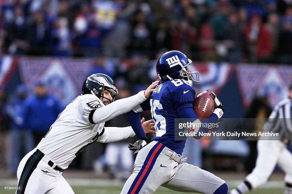 New York Giants' wide receiver Ron Dixon slips the grasp of 