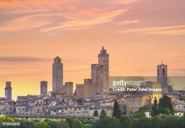 san gimignano in tuscany, italy at dusk - san gimignano stock pictures, royalty-free photos & images