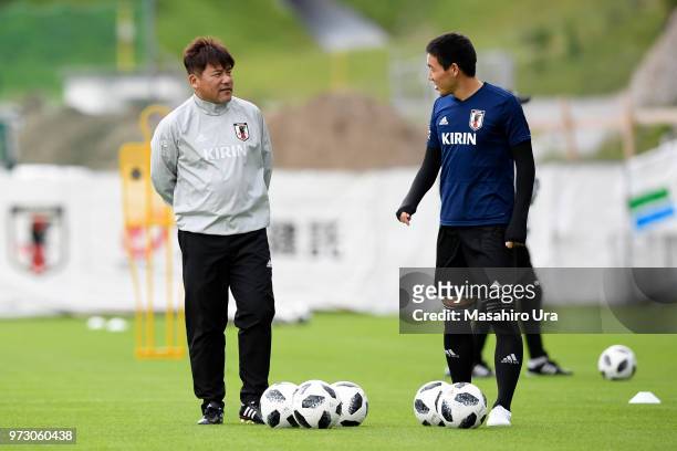Assistant coach Makoto Teguramori of Japan talks with Gen Shoji during a training session on June 4, 2018 in Seefeld, Austria.