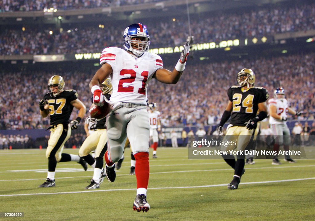 New York Giants' running back Tiki Barber celebrates after s