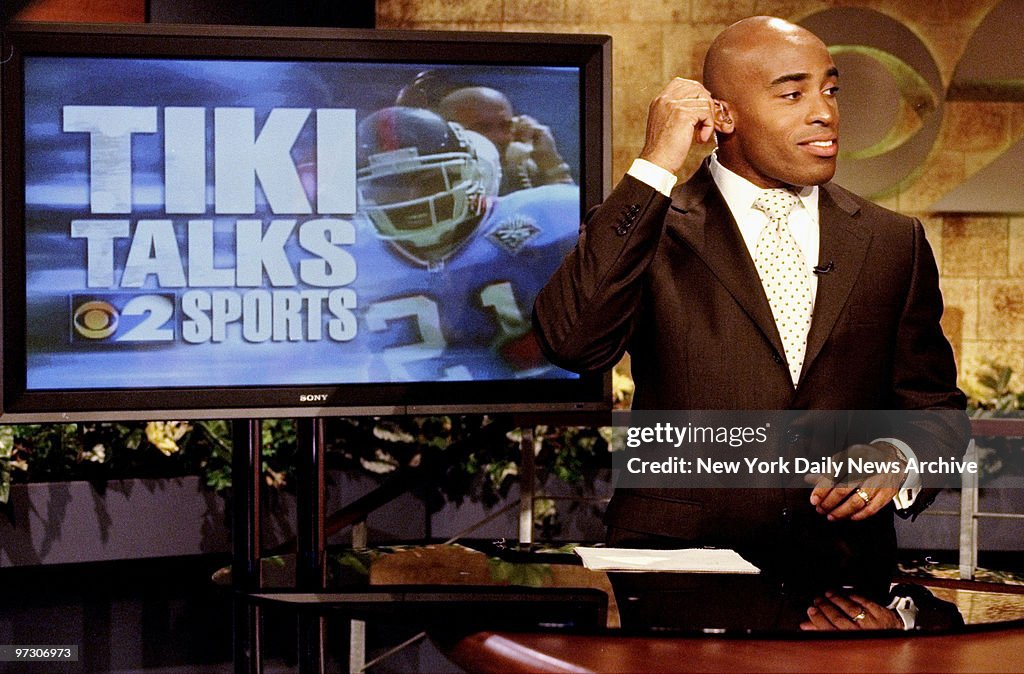 New York Giants' running back Tiki Barber gets ready to star