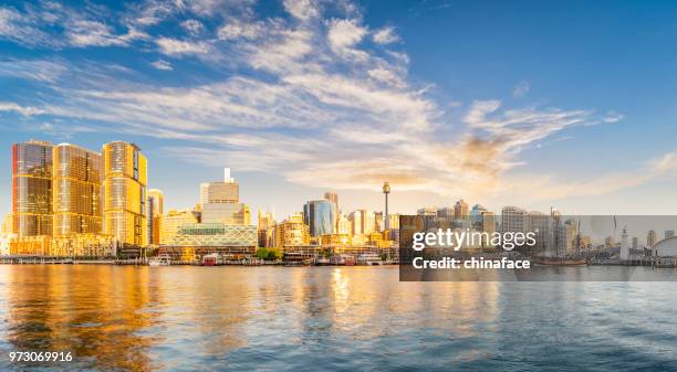 vista panorámica del puerto de sydney, australia - torre de centerpoint fotografías e imágenes de stock