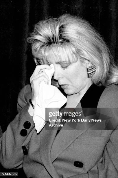 Gennifer Flowers meets the media at the Waldorf-Astoria.
