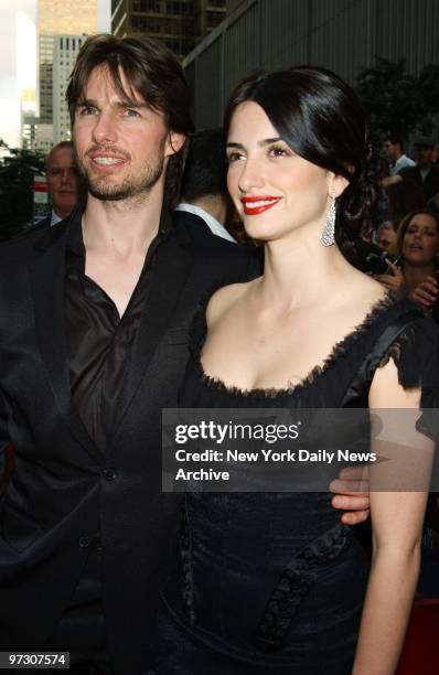 Tom Cruise and Penelope Cruz arrive for the premiere of the movie "Minority Report" at the Ziegfeld Theater. He stars in the film.