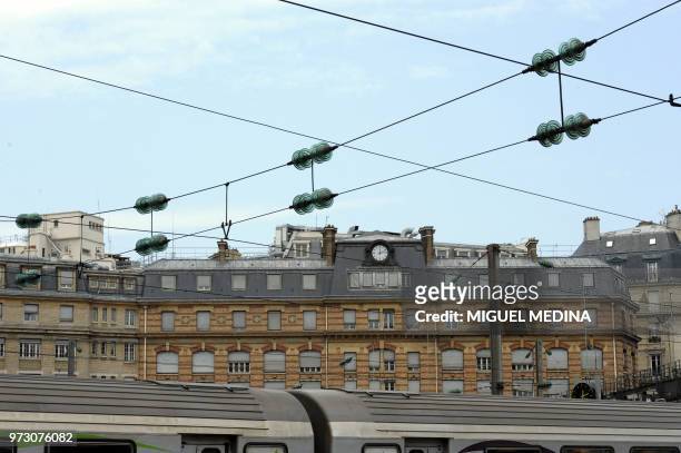 Photo prise le 10 juillet 2010, de câbles électriques assurant l'alimentation des feux de signalisation ferroviaire, à la gare Saint-Lazare, à Paris....