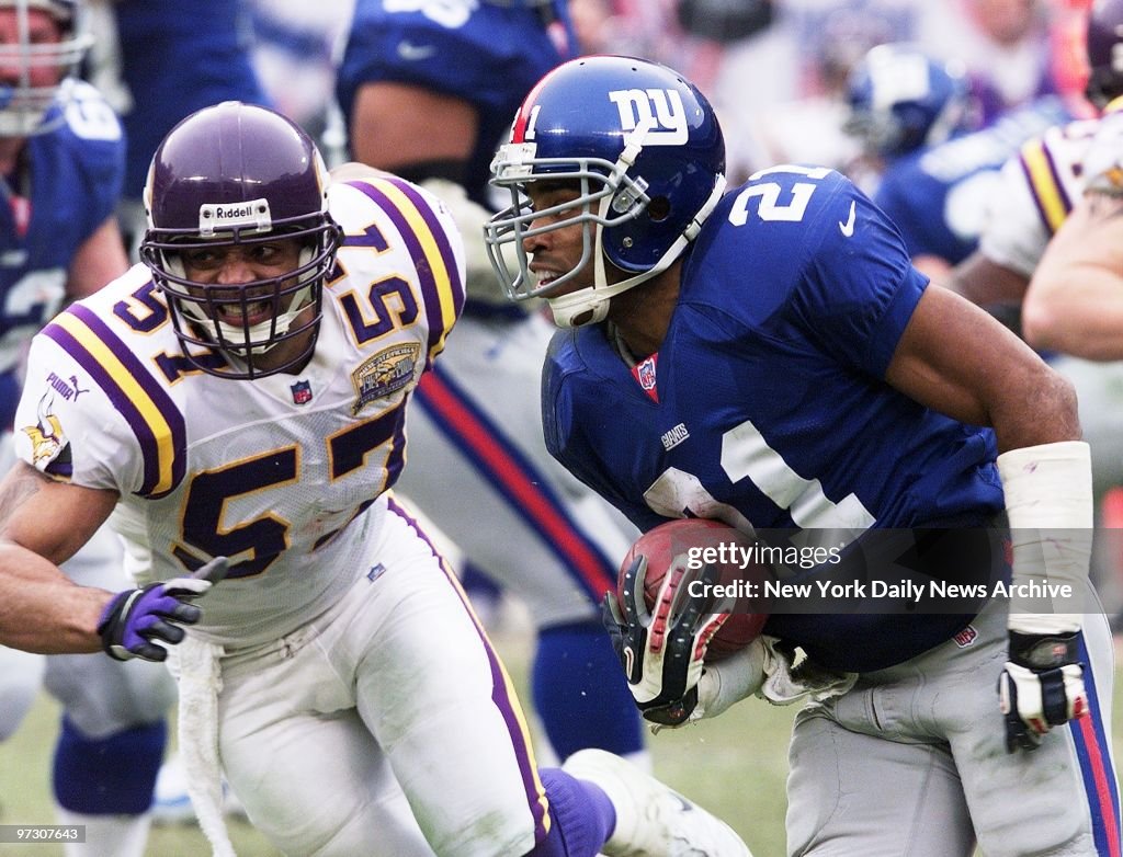 New York Giants' Tiki Barber carries the ball as the Minneso