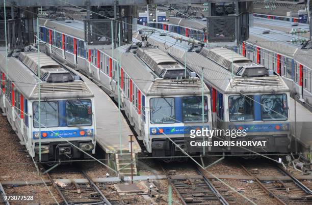 Photo prise le 08 avril 2010 des quais de la gare Saint-Lazare à Paris, au 2e jour d'une grève nationale à la SNCF à l'appel de la CGT et de...