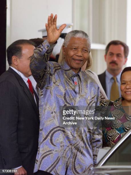 South African President Nelson Mandela waves as he leaves the White House after a meeting with President Clinton.