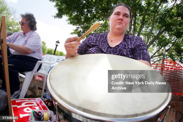 Danielle Harris of Pinellas Park, Fla., beats a drum to the rhythm of a heartbeat outside the Woodside Hospice in Pinellas Park, Fla., where it has...