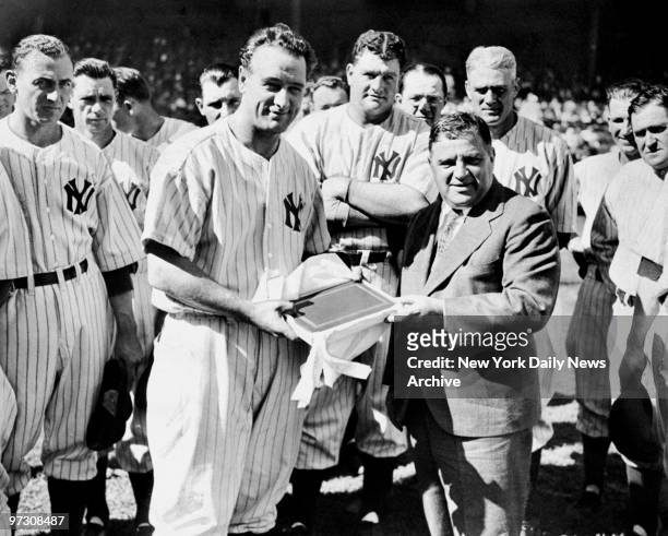 Mayor LaGuardia presenting Lou Gehrig of the Yankees with an award to honor his 1800th consecutive game.