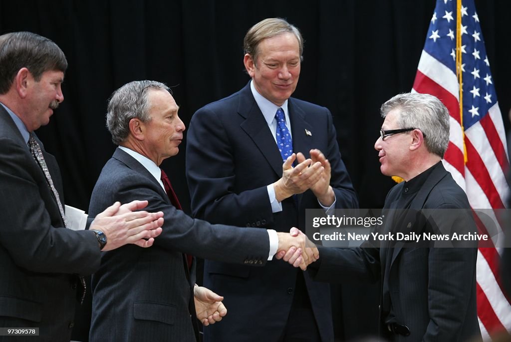 Mayor Michael Bloomberg congratulates Berlin-based architect