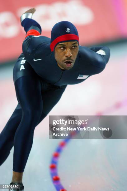 Speed skater Shani Davis of the U.S. Competes in the 5,000-meter race at the Oval Lingotto on the first full day of the 2006 XX Winter Olympic Games...