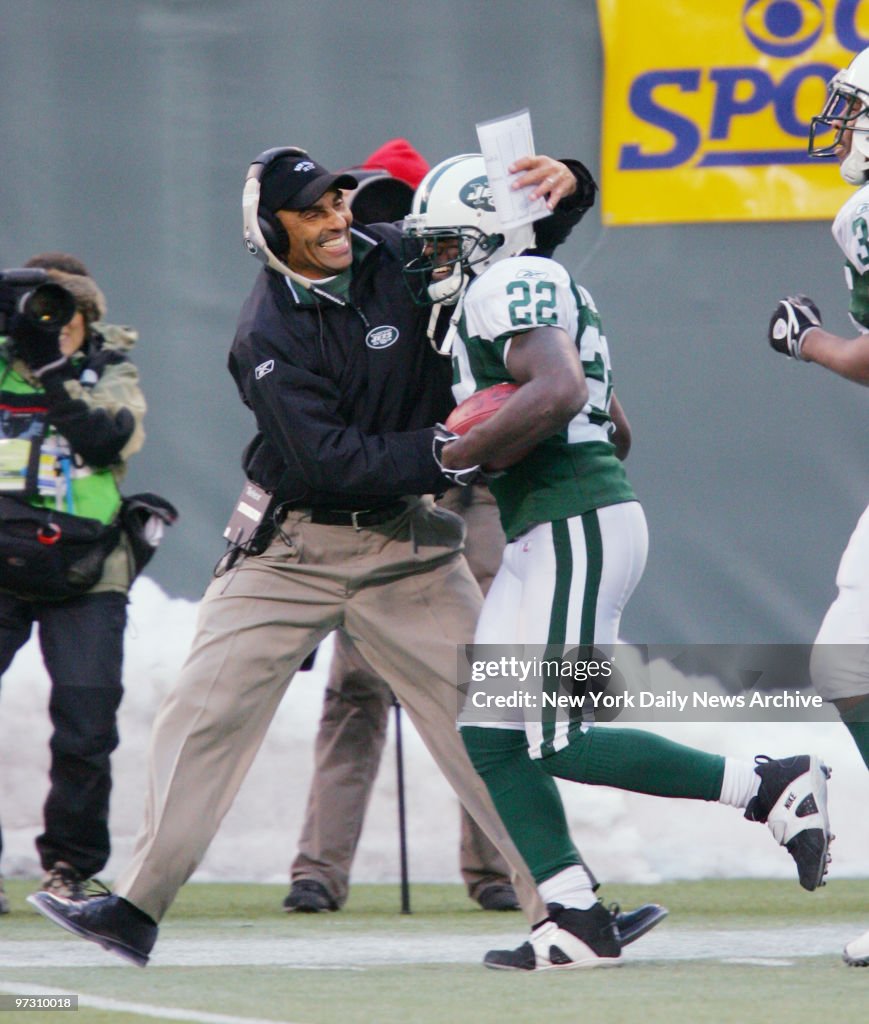 New York Jets' cornerback Justin Miller is congratulated by