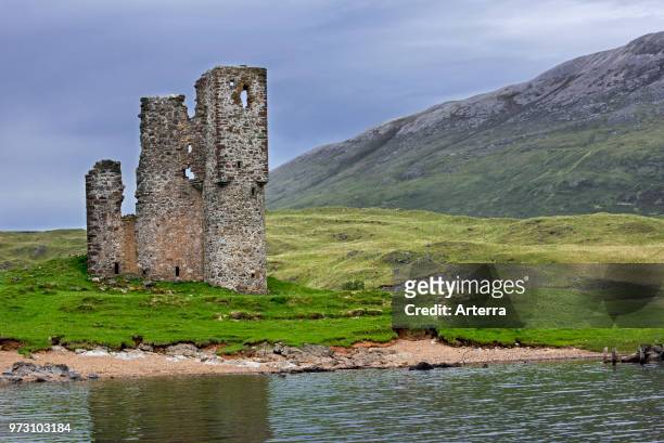 16th century Ardvreck Castle ruin at Loch Assynt in the Scottish Highlands, Sutherland, Scotland, UK.