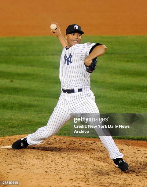 New York Yankees relief pitcher Mariano Rivera pitches in the eighth inning of World Series Game 6 vs.the Philadelphia Phillies at Yankee Stadium....