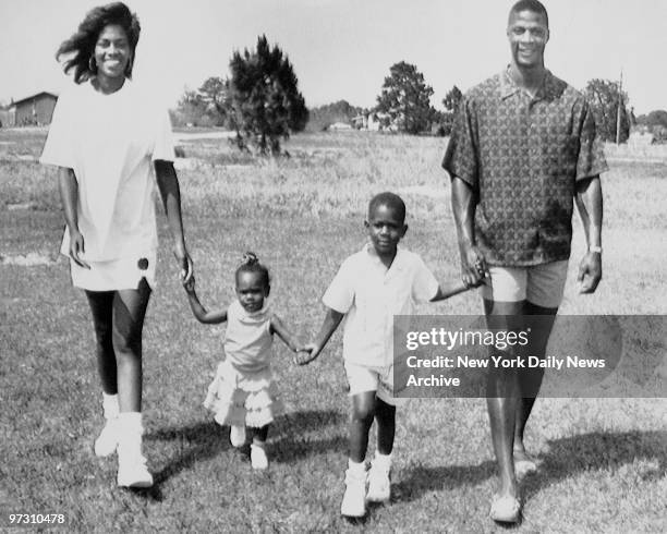 Darryl Strawberry of the New York Mets with his wife Lisa, daughter Diamond and son Darryl Jr. Aka DJ.