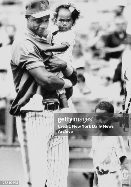 Darryl Strawberry of the New York Mets with son Darryl Jr. Aka DJ and daughter Diamond.