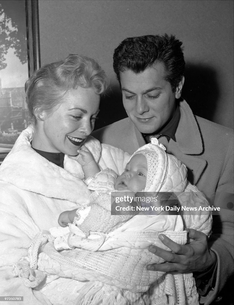 Tony Curtis and Janet leigh with their 6 month old daughter 