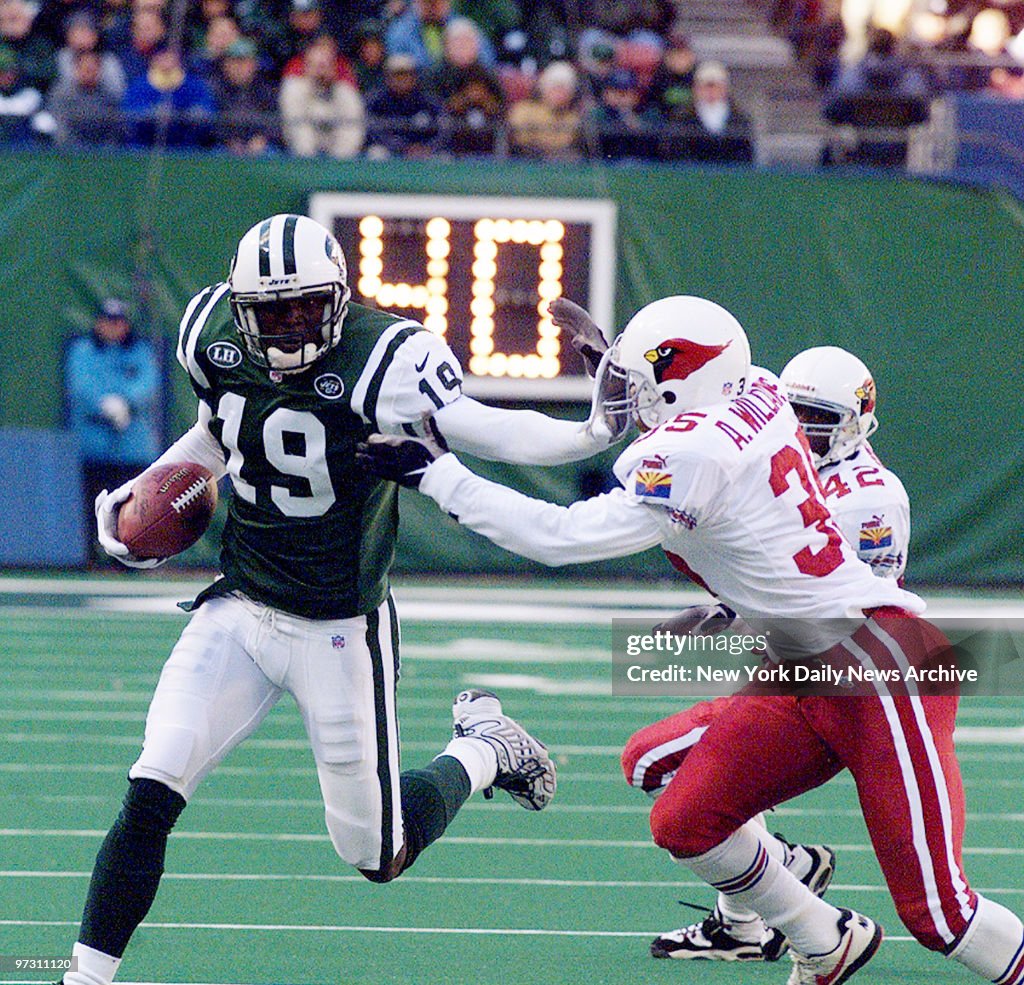 New York Jets' Keyshawn Johnson makes a run toward the end z