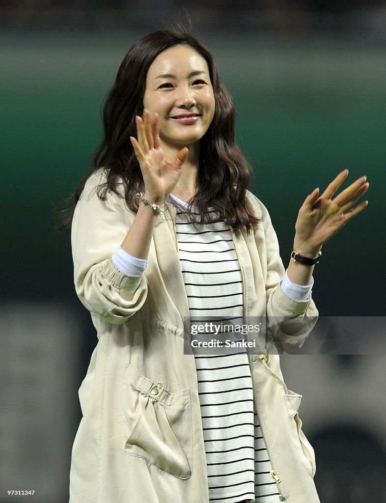 Actress Choi Ji-Woo Throws A Memorial First Pitch