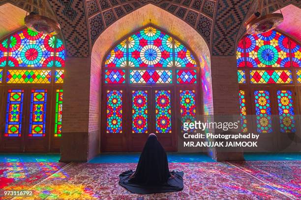 nasir al-mulk mosque in shiraz, iran - shiraz - fotografias e filmes do acervo