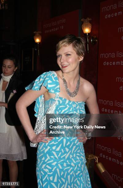 Krysten Ritter 2003 441 Mona Lisa Smile Film 2003 Stock Photos, High-Res Pictures, and ...